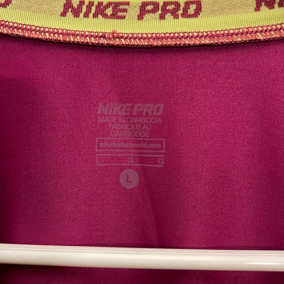 Nike Pro Women’s Large Lined Patterned Dri Fit Purple - Picture 3 of 7